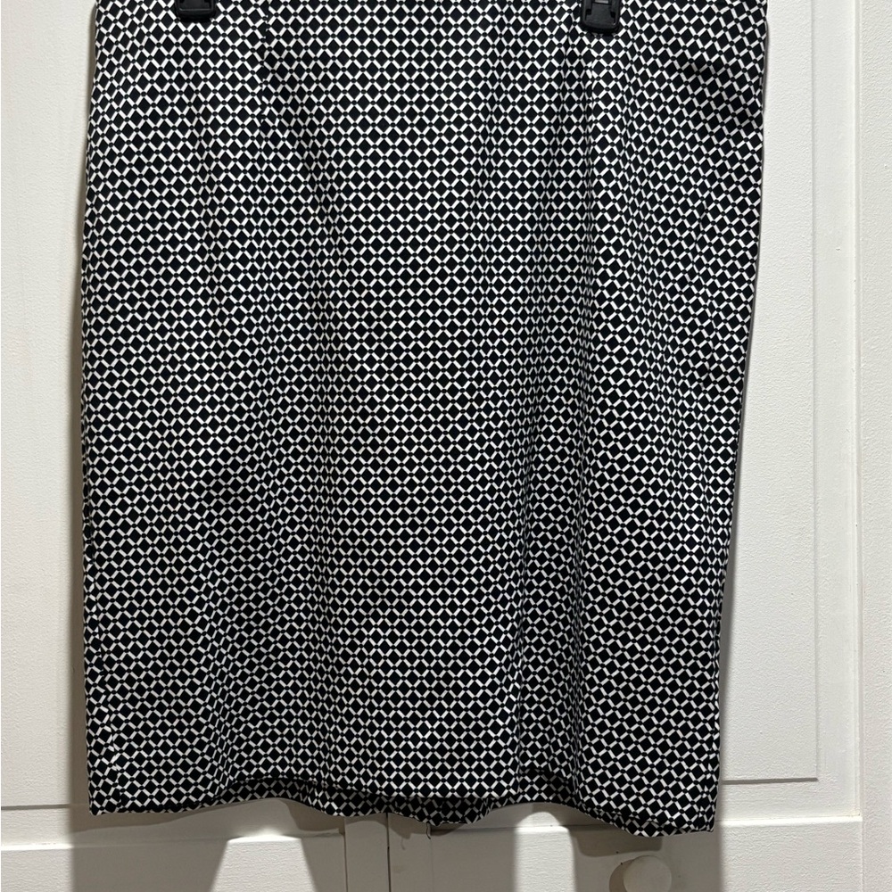 J. Jill Elegant Black and White Patterned Skirt Size Large‎